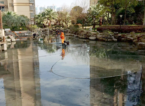 建平景观池淤泥清理
